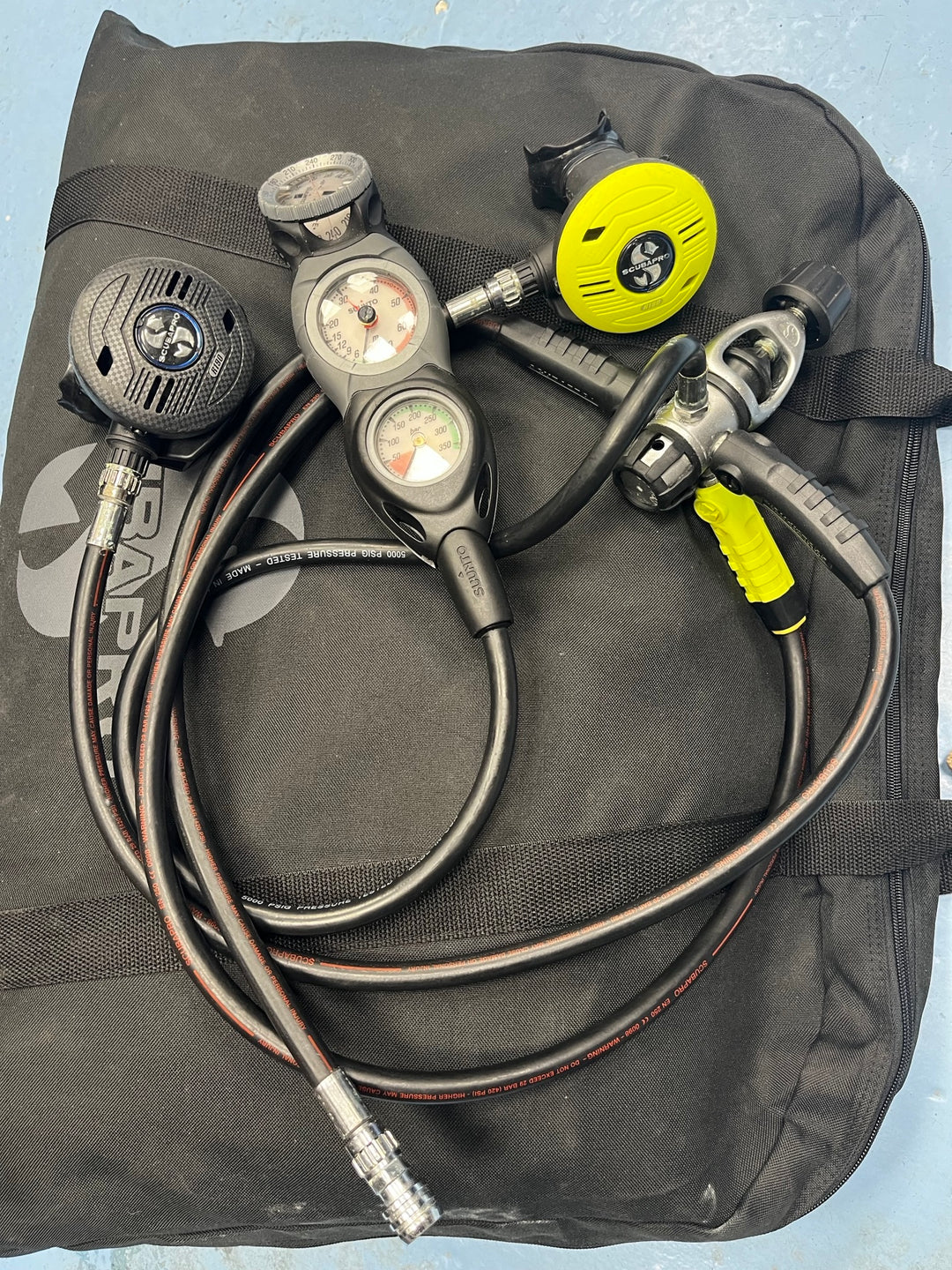 Second-hand Regulator set - Aquaholics Dive Centre, Shop and Sea Safari - Aquaholics Dive Centre, Shop and Sea Safari